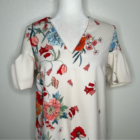 ZARA Cream & Red Floral V-Neck Shift Mini Dress Puff Sleeve Size S With Pockets - Picture 2 of 8